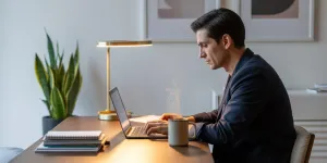 Cara Tetap Produktif Bekerja dari Rumah dengan 12 Strategi Efektif yang Terbukti Berhasil