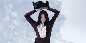 Cetak Sejarah! Dilraba Dilmurat Raih Grand Slam Majalah Wanita Lewat Sampul Ganda ELLE China