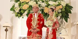 Chua Kotak Mainkan Alat Musik Tehyan di Resepsi