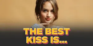 Cinta Laura Blak-Blakan Ungkap Gaya Ciuman Favorit