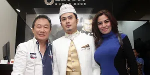 Cinta Penelope dan Donny Rajin Fitting Baju Pengantin