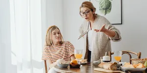 Ciri Orang yang Sering Diremehkan Orang Tuanya Saat Kecil, 10 Tandanya Menurut Psikolog