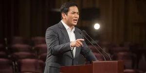 Contoh Teks Monolog: Panduan Lengkap untuk Memahami Seni Berbicara Tunggal