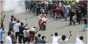 Cuma Lakukan 4 Hal Ini, Marc Marquez Sukses Bikin Fans di Indonesia Melting