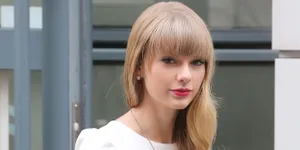 Dari Hollywood Sampai New York, Taylor Swift Selalu Pakai Tas Ini