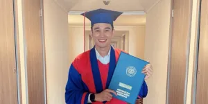 Defri Juliant Resmi Raih Gelar Sarjana Setelah Jalani Kuliah Sambil Berkarier