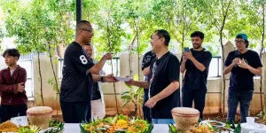 Denny Siregar dan Rudi Soedjarwo Reunian, Kolaborasi untuk Sebuah Judul Film Baru!