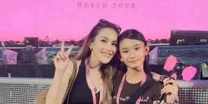 Deretan Artis Wanita Ini Ajak Anak Nonton Konser Blackpink di GBK, Outfitnya All Out
