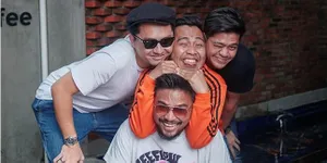 Di Rumah Aja Bikin Bosan Tak Terkira, Dipakai Ketawa Aja sambil Dengerin Podkesmas