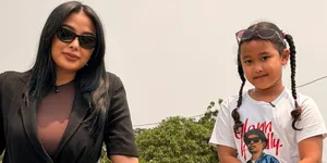 Diantar Mutia Ayu, Gewa Sebut Makam Glenn Fredly 'Rumah Ayah'