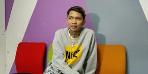 Dikabarkan Punya Pacar Baru, Young Lex: Kagak Pacaran, Lagi Dekat Banget