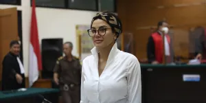 Dito Mahendra Kembali Tak Hadiri Persidangan, Nikita Mirzani Ngamuk Dorong Microphone