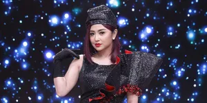 Doa Dewi Perssik di Momen Ulang Tahun Mendiang Sang Ayah