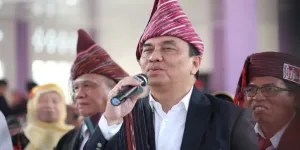 Effendi Simbolon Terpuruk: Dari Dukungan RK hingga Dipecat PDIP setelah Jagoannya Kalah!