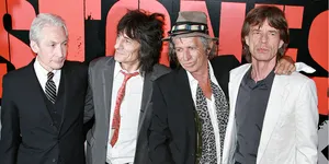 [Eksklusif] Fans Indonesia Borong Kaos The Rolling Stones!