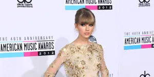 Ekspresi Lucu Taylor Swift Saat Terkejut, Mau Tau?