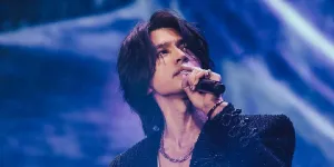 Emosional, Jerry Yan Bawa Kalung Sanchai 'METEOR GARDEN' Saat Konser untuk Mengenang Barbie Hsu