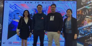 Ernest Prakasa Manfaatkan Hobi Merakit Gunpla untuk Quality Time Bersama Anak