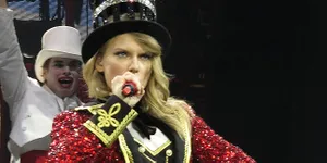 Eyelook Yang Bikin Mata 'Hidup' Inspired by Taylor Swift