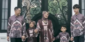 Family Portrait Hengky Kurniawan Pakai Sarimbit Sambut Lebaran 2024, Gantengnya Anak Tertua Jadi Sorotan