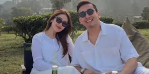 Foto Ayu Ting Ting Bareng Orang Tua Kevin Gusnadi, Disorot Mirip Ibunda