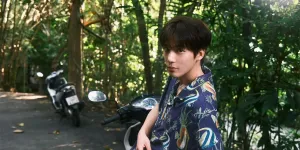 Gaya Santai di Hari Spesial, Wang Anyu Rayakan Ulang Tahun dengan Berlibur ke Thailand