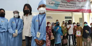 Gitaris Godbless Check Up Kesehatan di Malang Pasca Vaksin dan Konser Virtual