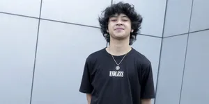 Bastian Steel Hidup Dalam Pergaulan Bebas dan Punya Anak Istri Dalam Film Ini