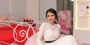 Hobi Investasi Berlian, Donita Didukung Penuh Suaminya