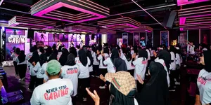 Holywings Peduli Ajak Warga Curug Sangereng Senam Bersama, Ada Games Berhadiah Sepeda hingga Sembako