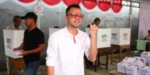 HP Komeng Sampai Panas Gara-Gara Banyak yang WA Udah Coblos, Raffi Ahmad Jadi yang Pertama Bilang