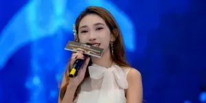 Icha Yang Penyanyi Asal Jember Tampil Memukau di Acara Hunan TV China