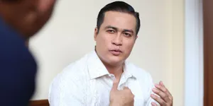 Ini Yang Membuat Adjie Pangestu Jatuh Cinta Dengan Pacar Barunya