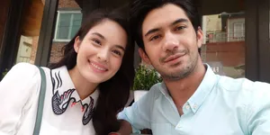 Intip Selfie Experience Reza dan Chelsea di Launching OPPO F1s