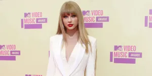 Istirahat Dari Tur, Taylor Swift Enjoy Main Paddle Board