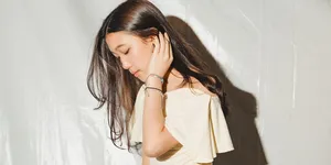 Jenaka Mahila Satukan Dua Referensi untuk Konsep MV Memendam Suka