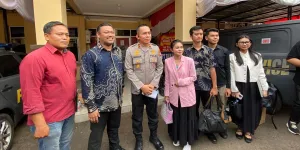 Karina Ranau Kejar Keadilan, Datangi Polsek Pancoran Minta Penambahan Pasal untuk Pelaku Penganiayaan