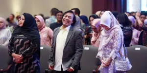 Kelakar Komeng Minta 'Juara Satu' Kepada Presiden di Sidang Tahunan MPR