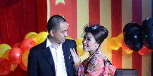 Kembaran Baju Dengan Sang Anak, Ayu Dewi 'Ogah' Ajak Suami