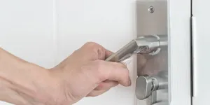 Kenapa Pintu Kayu Sulit Ditutup saat Musim Hujan? Ini 4 Penyebabnya