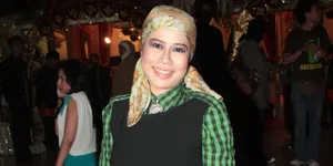 Kepedulian Dewi Yull Terhadap Anak Tuna Rungu