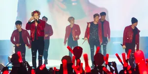 Konser di Jakarta, iKON Dapat Kue Ultah Dari iKONIC