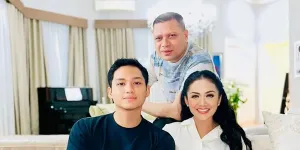 Kris Dayanti Bersyukur Azriel Tuntaskan S-2 Sebelum Menikah