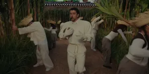 Kru Bad Bunny yang Jadi Rumput di Super Bowl Dibayar Rp22 Juta