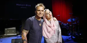 Lama Tak Terdengar, Ayu Azhari Gelar Showcase Bertema Budaya Bersama Suami