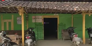 Lantai Tanah dengan Dinding Kayu, Begini Potret Rumah Pratama Arhan Sebelum Direnovasi