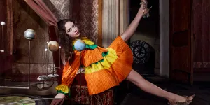 Laufey Rilis Video Animasi "Santa Claus Is Comin' to Town" sebagai Karya Natal Terbarunya