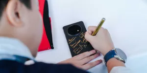 Lebih Mahal dari 2 Mobil Mewah, Lelang 3 OPPO Find N5 Edisi Spesial 8 Legenda Bulu Tangkis Tanah Air Laku Hingga Rp2,5 MIliar!