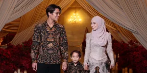 Lesti dan Rizky Billar Kompak Kondangan Pakai Batik Sarimbit, Abang L Tampil Gemass