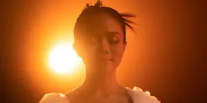 Lirik ‘Lihatlah Lebih Dekat’ - Yura Yunita, Lagu OST PETUALANGAN SHERINA 2